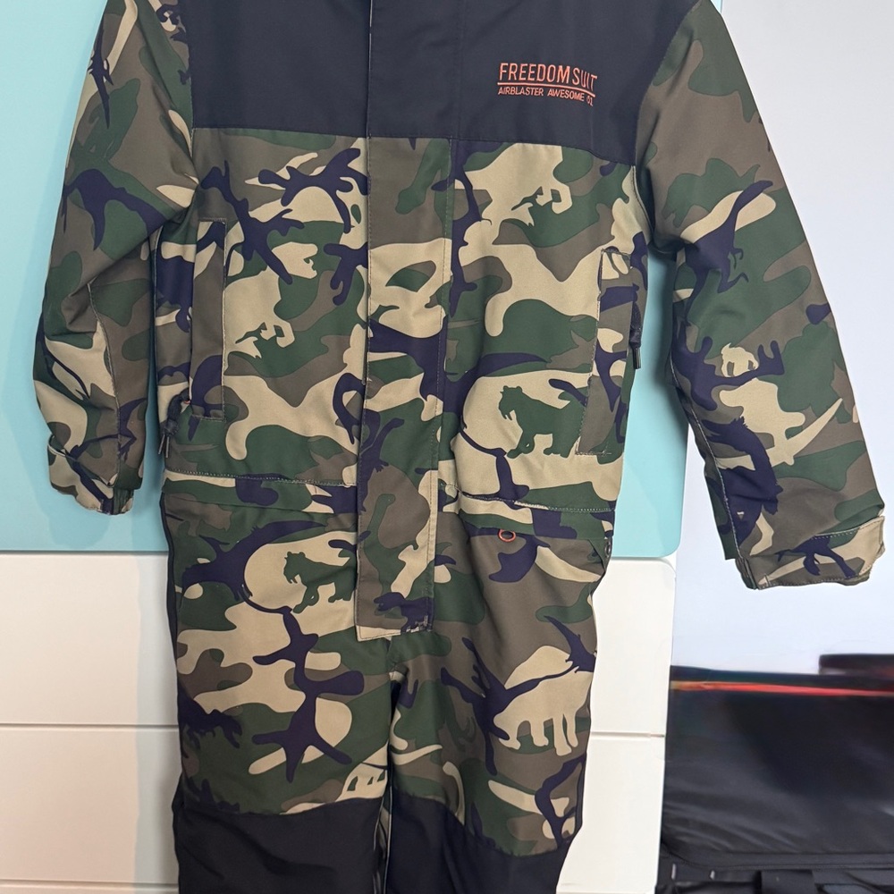 Airblaster Freedom Suit (Kids) — X-Small | Camo | Excellent Condition